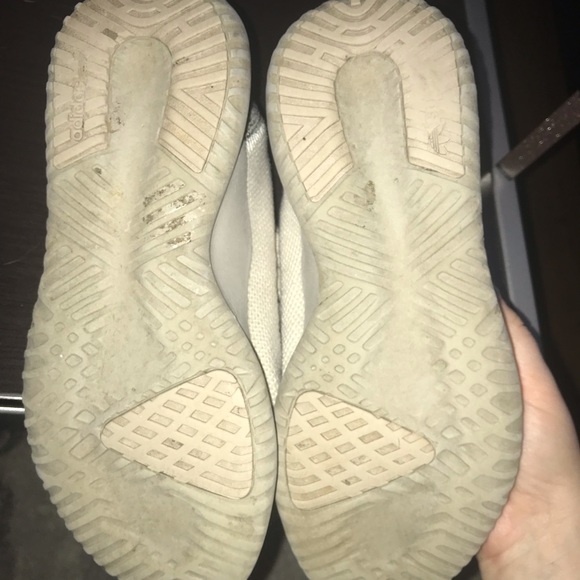 Adidas tennis shoes - Picture 3 of 4